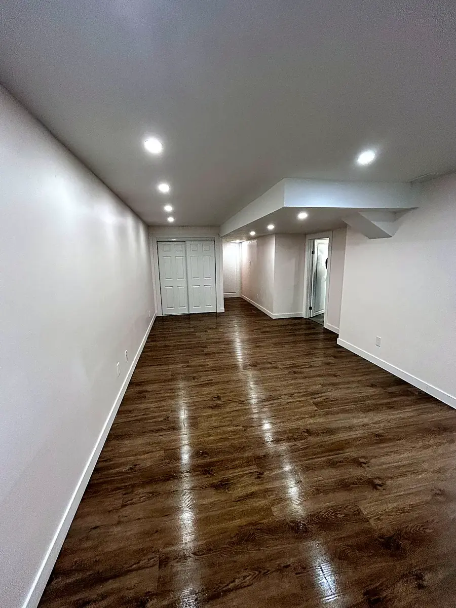 Finished basement by Ottawa Home Reno Co.